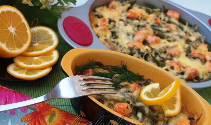 Запеканка с рисом,сёмгой и спаржевой фасолью