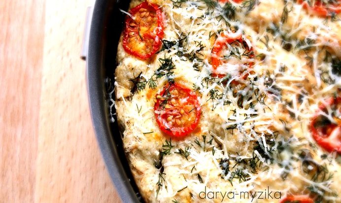 Фокачча с томатами черри, укропом и сыром маасдам
