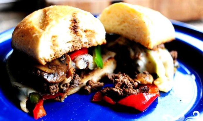 Сэндвичи с говядиной, болгарским перцем и грибами