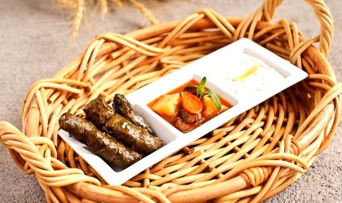 Долма из виноградных листьев