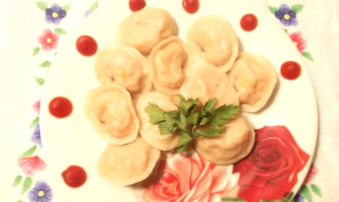 Вареники морковные с яйцом и томатом