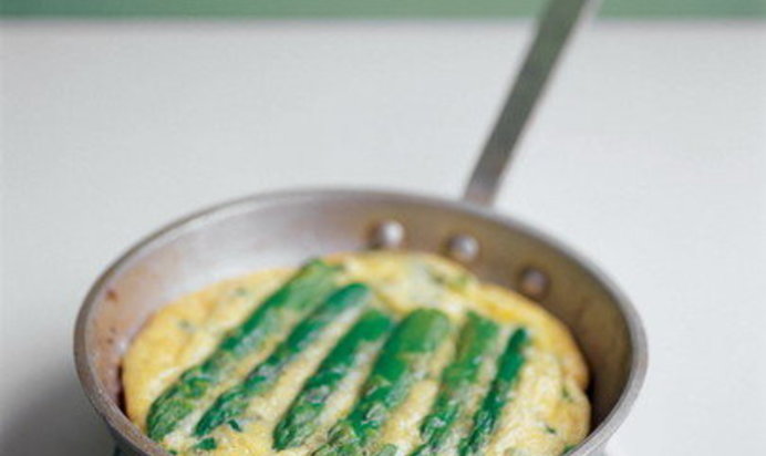 Омлет с картофелем и спаржей