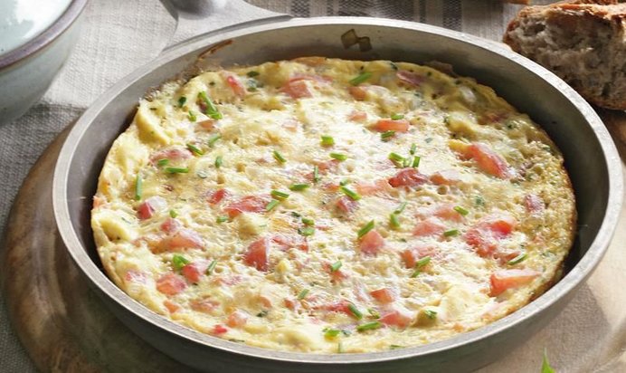 Омлет с помидорами