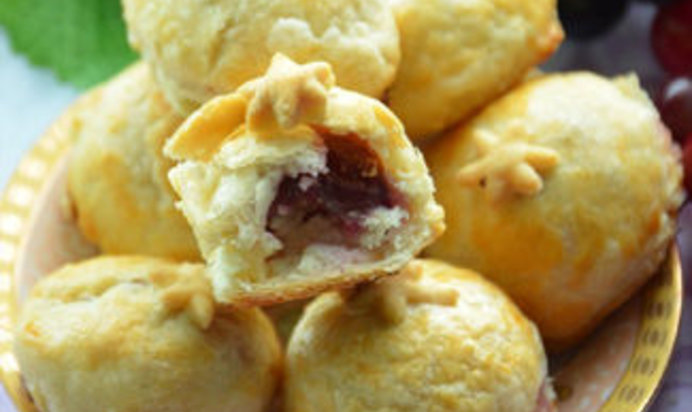 Пирожные с виноградом