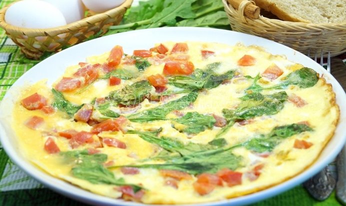 Омлет с помидорами и рукколой «Алонзо»