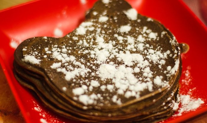 Шоколадные блины с медом