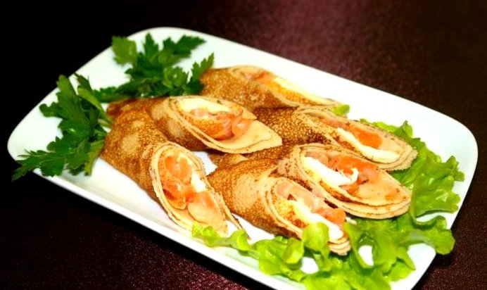 Блинчики с лососем и сыром