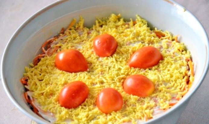 Cлоеный салат с корейской морковью