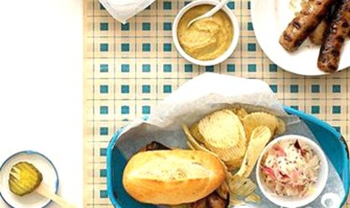 Сэндвичи с сосисками и квашеной капустой