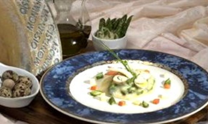 Сыр со спаржей и яйцами перепела