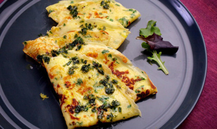 Блины из гречневой муки со шпинатом и лососем