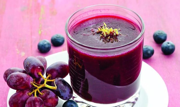 Холодный суп из черники и винограда