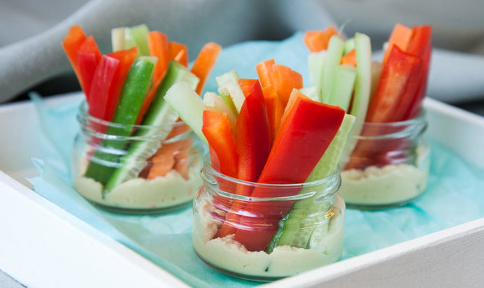 Овощные палочки с хумусом