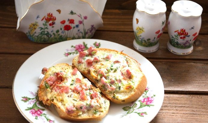 Гренки с ветчиной и сыром