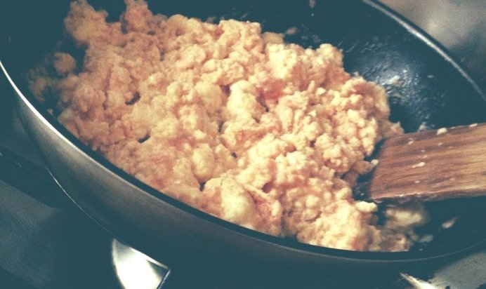 Нежный омлет с помидорами