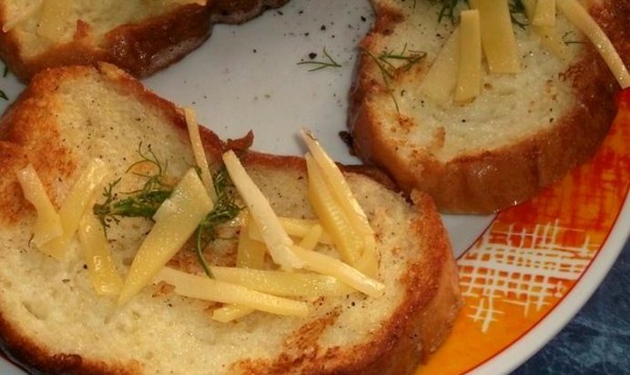 Гренки по‑итальянски с сыром и укропом