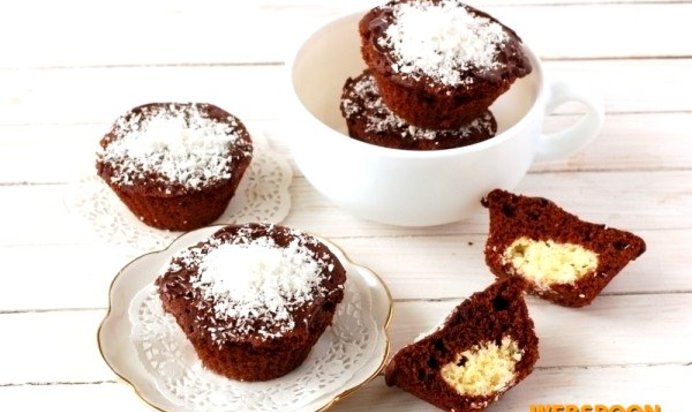 Шоколадные кексы с творожными шариками в микроволновке