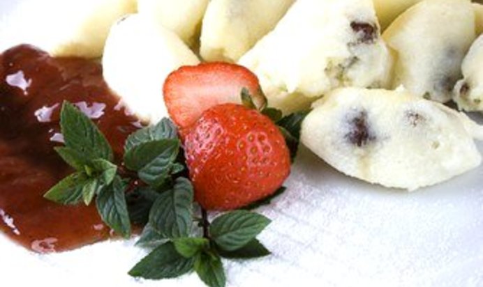 Сладкие австрийские сливовые клецки