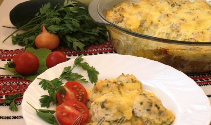 Кабачковая запеканка с куриными тефтелями