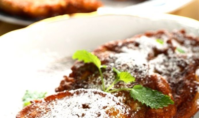 Тыквенные блинчики с сахарной пудрой