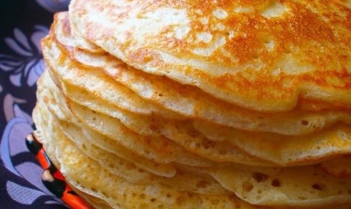 Традиционные Красные блины на топленом молоке