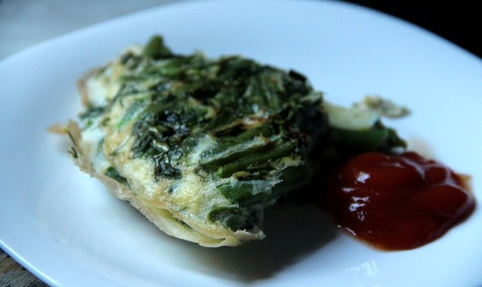 Омлет со стручковой фасолью и луком