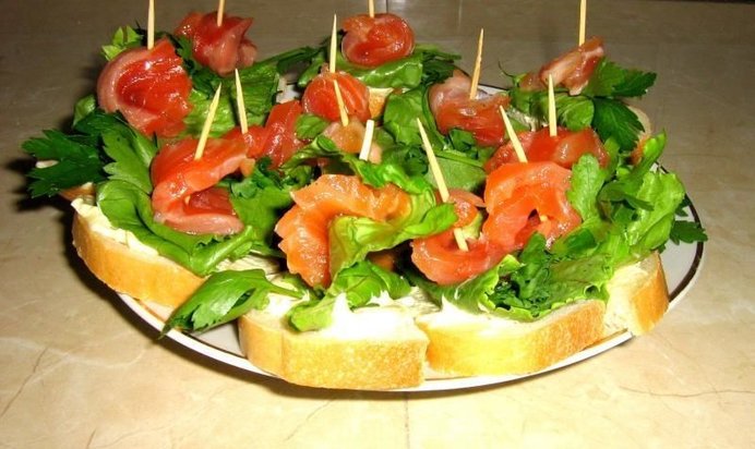 Бутерброды на шпажках