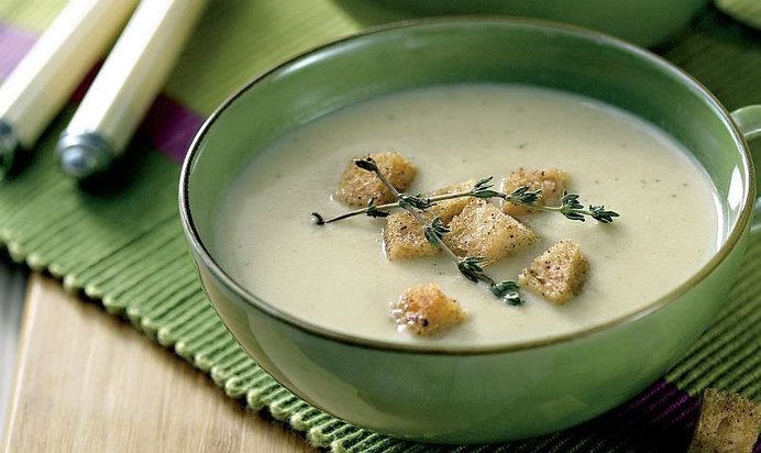 Чесночно-луковый суп с чесночными гренками