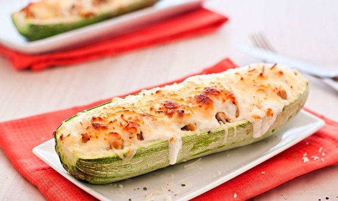 Кабачки, фаршированные курицей