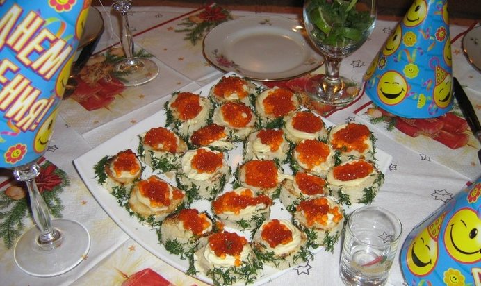 Бутерброды с икрой Божья коровка