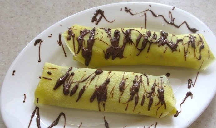 Блинчики с шоколадом и бананом