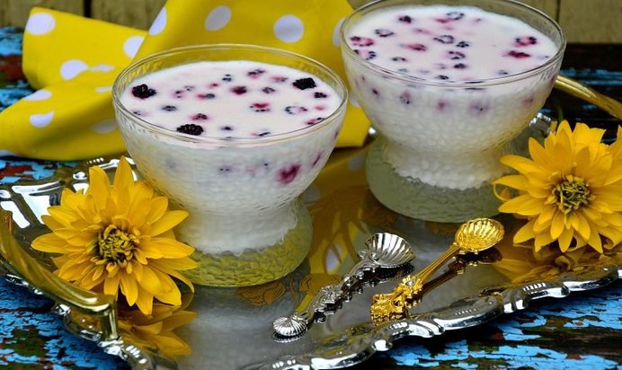 Воздушный мусс из киселя и ежевики