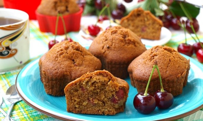 Кофейные кексы с вишнями