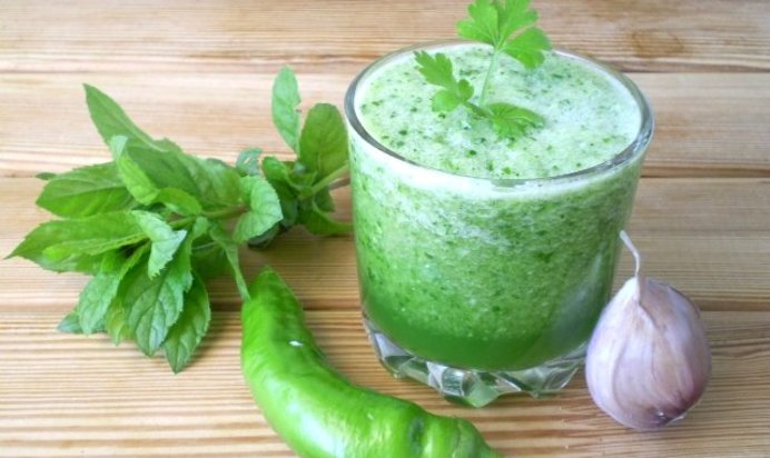Зеленый коктейль для сыроедов