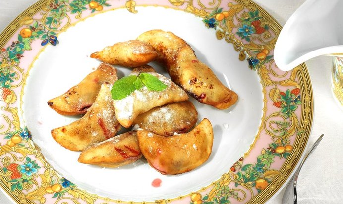 Вареники с вишней во фритюре