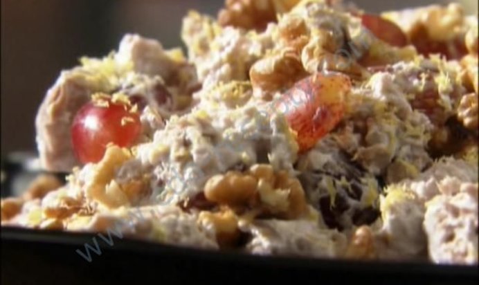 Салат с тунцом и виноградом