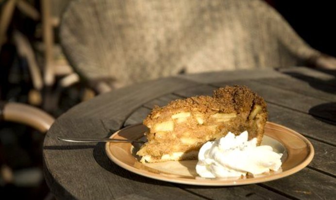 Шарлотка из черного хлеба по старинному рецепту