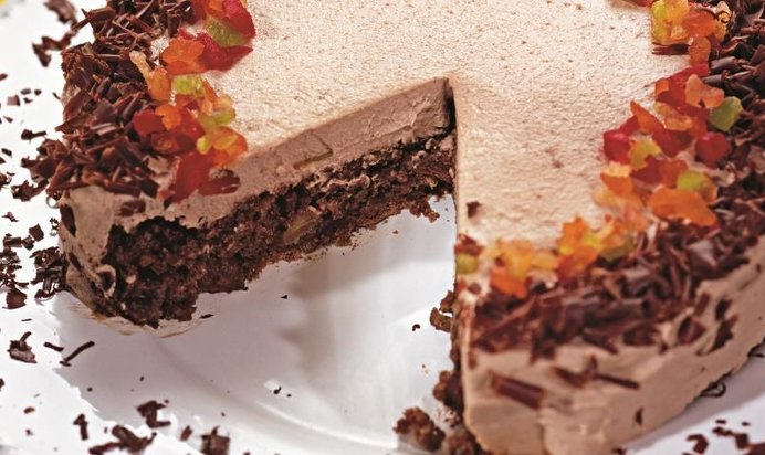 Шоколадный торт с меренгой