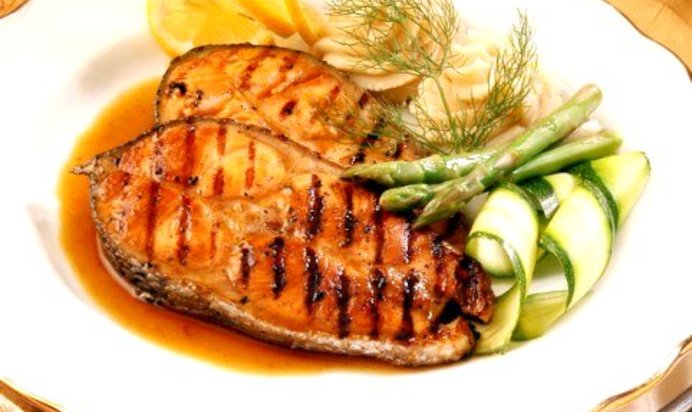 Острый лосось на гриле в глазури из кленового сиропа