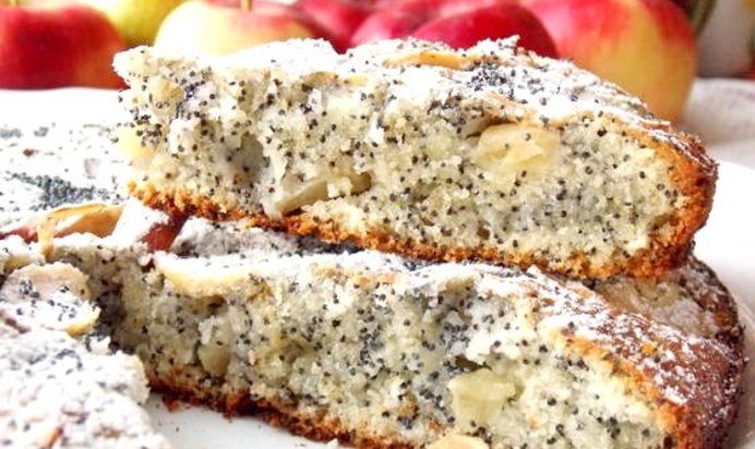 Творожная запеканка с маком и яблоками