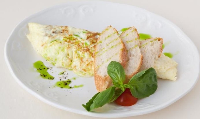 Омлет с цуккини и креветками