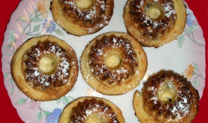 Кексы и творожной массы с изюмом