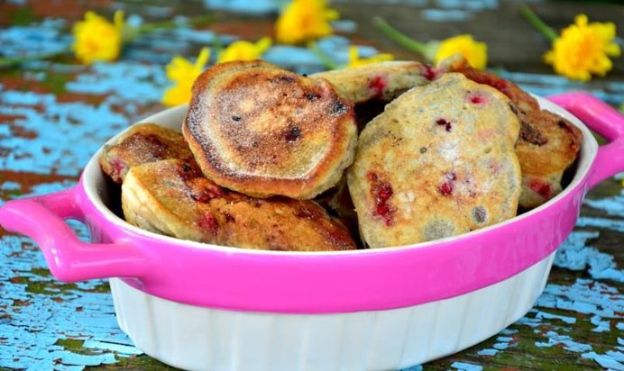 Быстрые оладьи с малиной