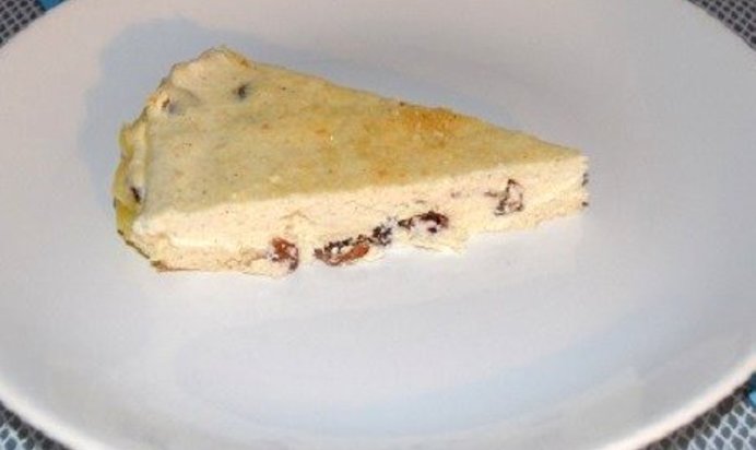 Запеканка из творога со сливочным маслом и изюмом