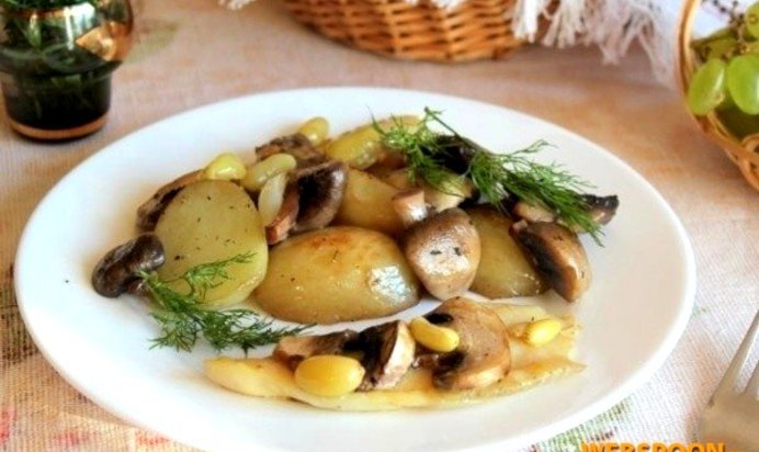 Филе морской рыбы с виноградом и шампиньонами