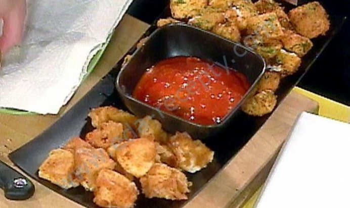 Гренки с соусом из запеченных томатов