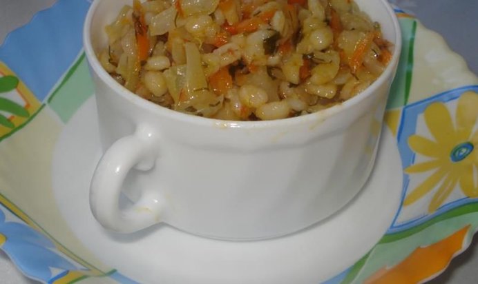 Тушеная капуста с перловкой