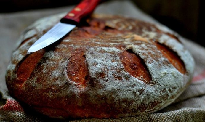 Картофельный белый хлеб с жареным луком