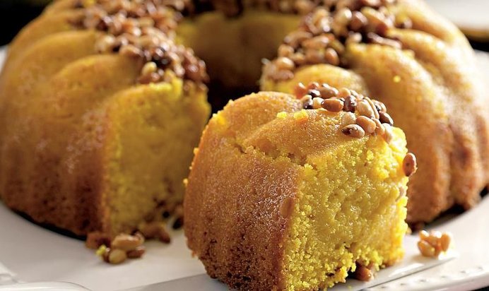 Манный кекс с куркумой и медом