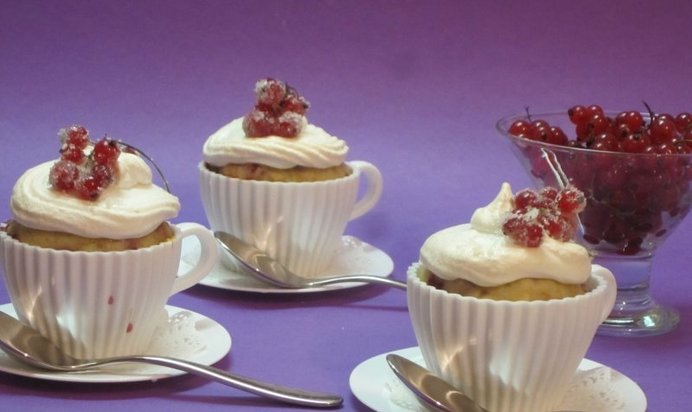 Смородиновые маффины с безе